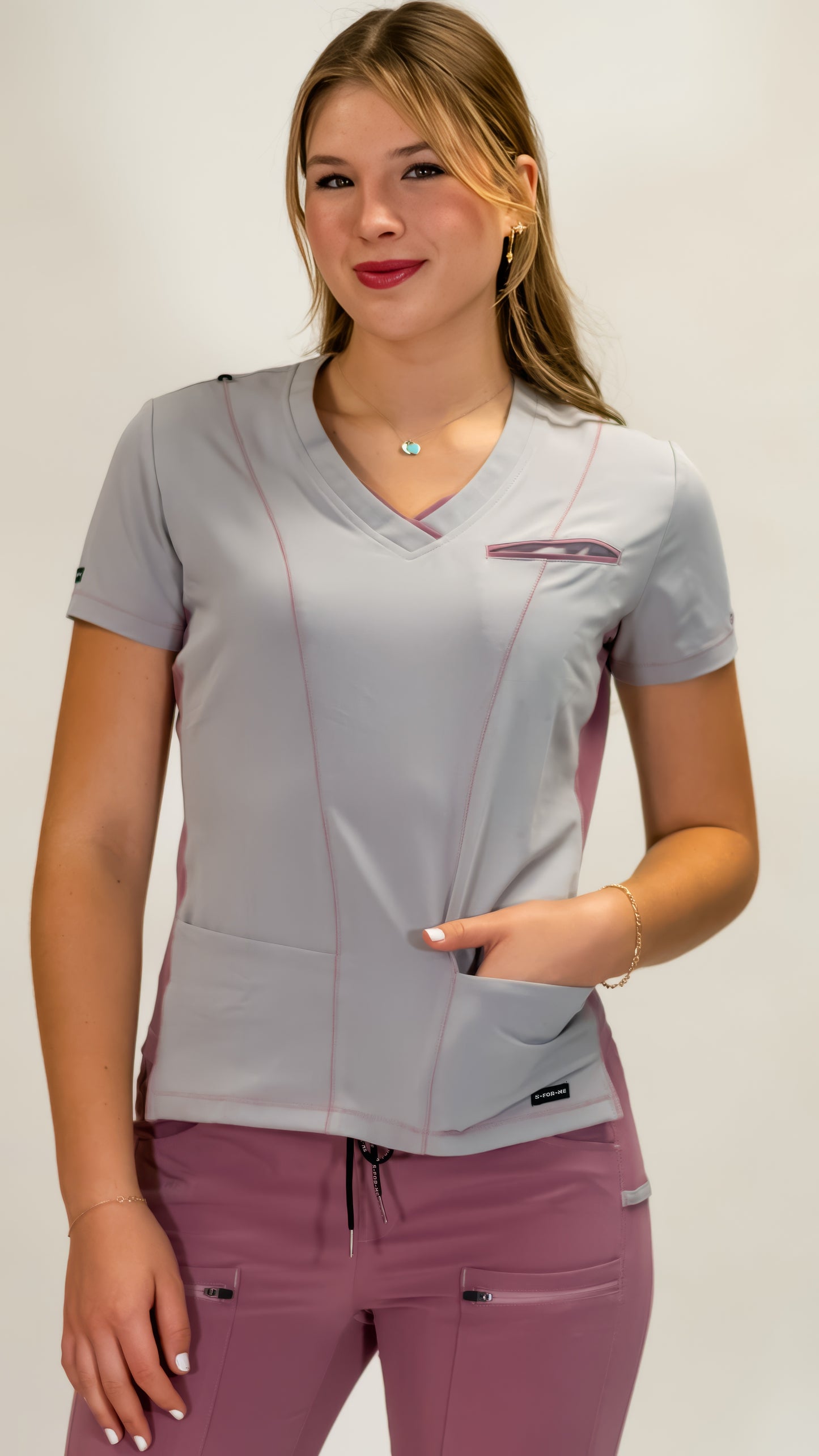 Filipina Quirúrgica Gris Perla/Rosa Mujer, Scrubs Antifluido Est. 300