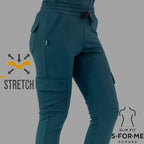 Vista lateral jogger quirúrgico azul petróleo mujer Estilo 910 slim fit Sandel Medica México