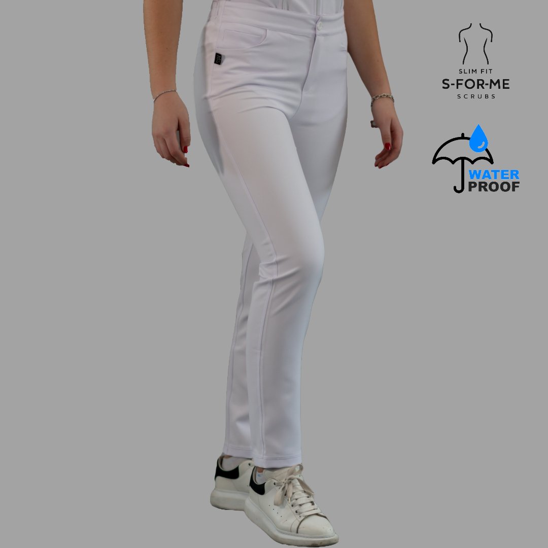 Pantalón clínico blanco stretch para mujer corte slim fit con tela antifluido