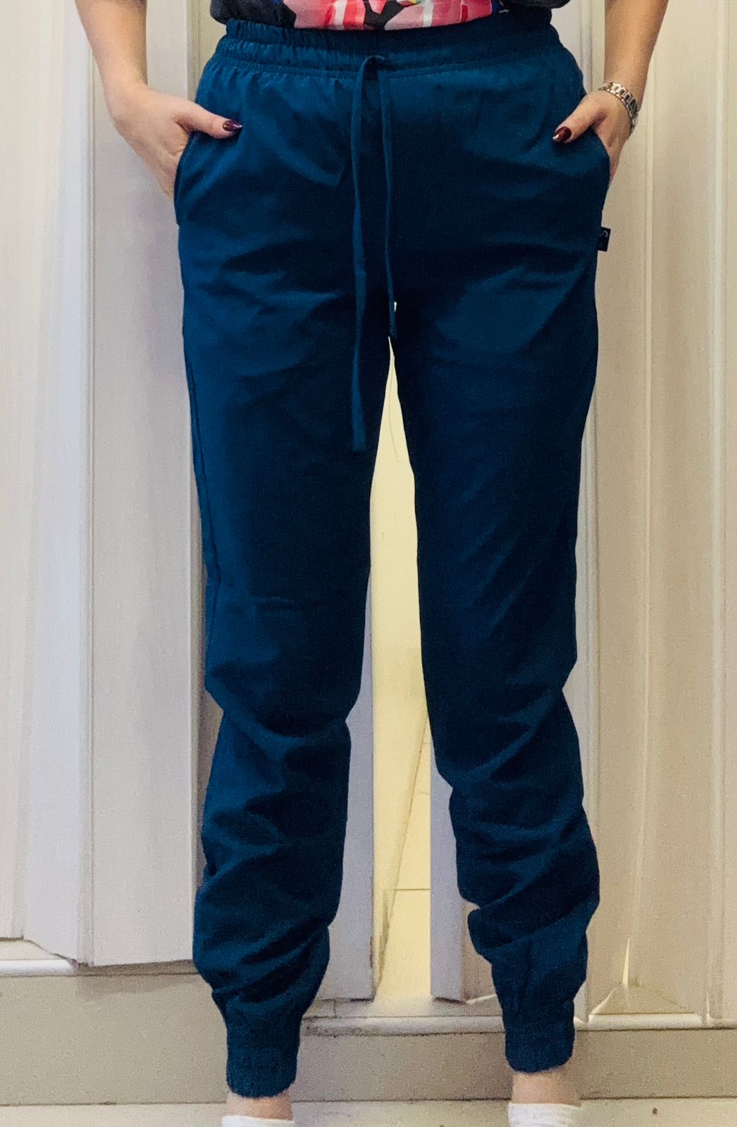 Jogger Quirúrgico Azul Petroleo Mujer F.W 2 Bolsas, Scrubs Estilo 600 (Medical Uniforms)